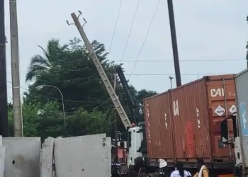 Installation de poteaux électriques : un ouvrier meurt électrocuté à Conakry