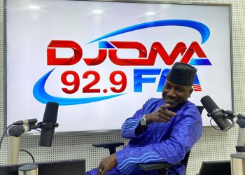 Vœux de Nouvel An : un animateur radio au Général Doumbouya, « le meilleur cadeau que vous pouvez m&rsquo;offrir c&rsquo;est de nous redonner notre travail… »