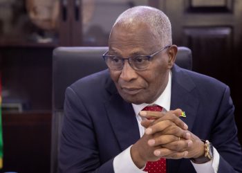 Primature : le Premier ministre Amadou Oury Bah réunit ses prédécesseurs pour un échange inclusif