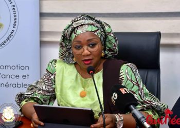 Violences conjugales : le Gouvernement Guinéen salue le « courage » de Djélykaba Bintou Kouyaté