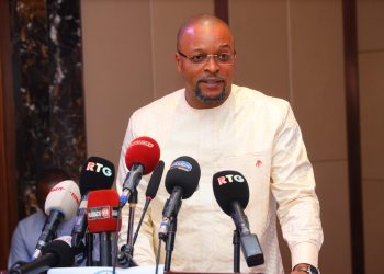 Le ministre Aboubacar Camara au CNT, « le Président Doumbouya m’a ordonné de résoudre les problèmes de l’eau, pas de les exposer »