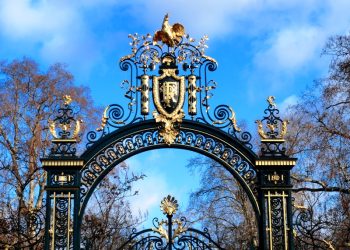 Entrées au Panthéon : une perquisition effectuée au palais de l’Élysée