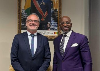 Lutte contre la fraude documentaire : la France offre des équipements spécialisés à l’aéroport AST de Conakry