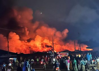 Incendie au grand marché de N’Zérékoré : Cellou Dalein Diallo exhorte à la solidarité nationale pour soutenir les sinistrés