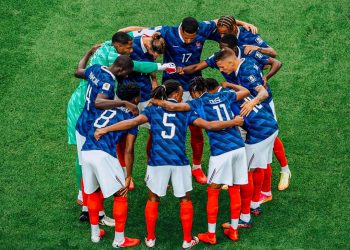 Mondial 2026 : Emmanuel Macron salue « une équipe jeune et pleine d&rsquo;avenir » après l&rsquo;élimination des Bleus
