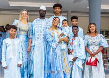 Guinée : le président Mamadi Doumbouya part en vacances en Grèce avec sa famille