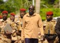 Guinée : le retour « inattendu » de Doumbouya pour couper court aux rumeurs à Conakry ? (Par Thierno Diawara)
