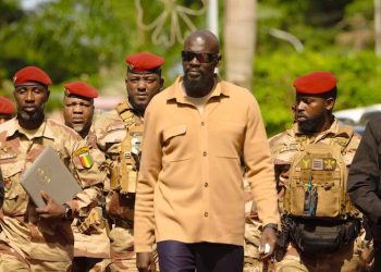 Guinée : le retour « inattendu » de Doumbouya pour couper court aux rumeurs à Conakry ? (Par Thierno Diawara)