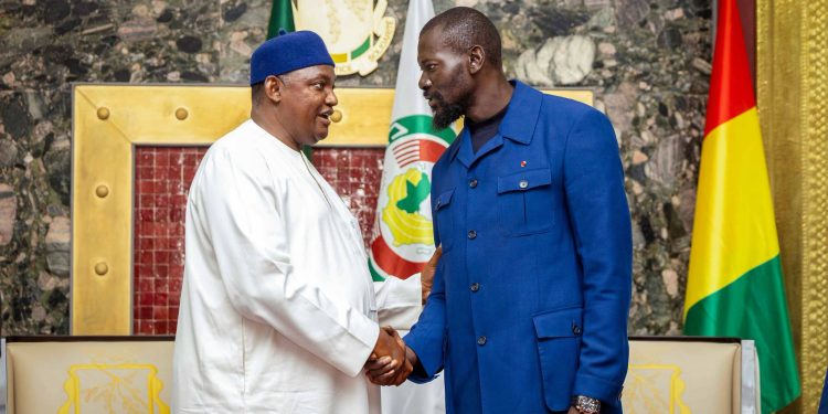 Visite d’État : Mamadi Doumbouya reçoit Adama Barrow au palais Mohamed V